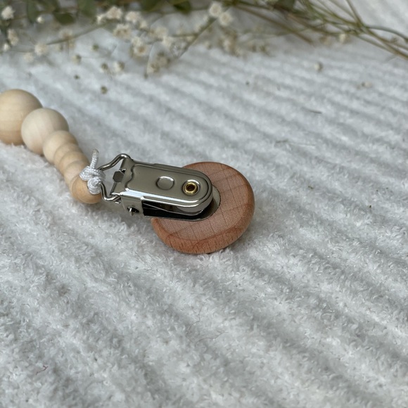 ✨HP✨Neutral Silicone and Wood Bead Pacifier/Teether Clip - Picture 5 of 6